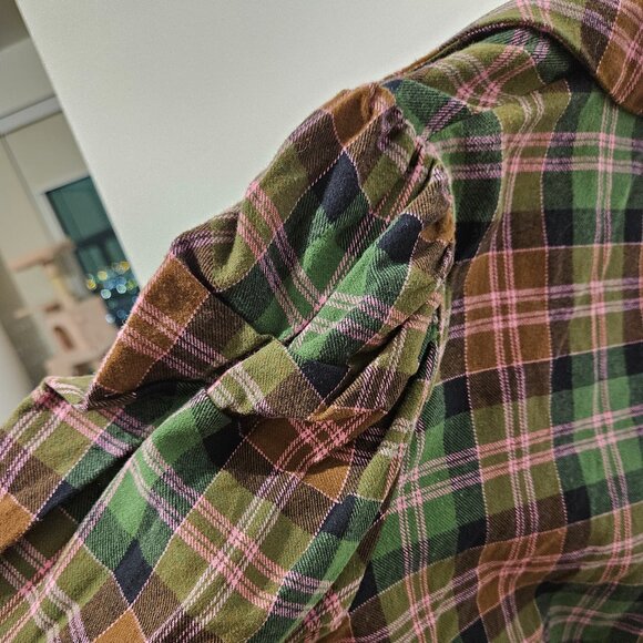 Korean Made Plaid Tie Front Crop Shirt - Picture 4 of 8